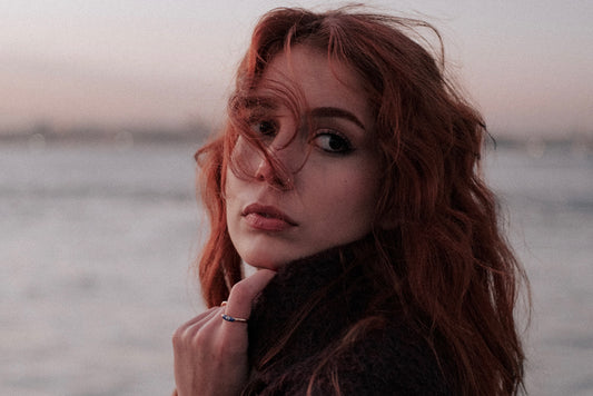 How to protect red hair from pollution and environmental damage
